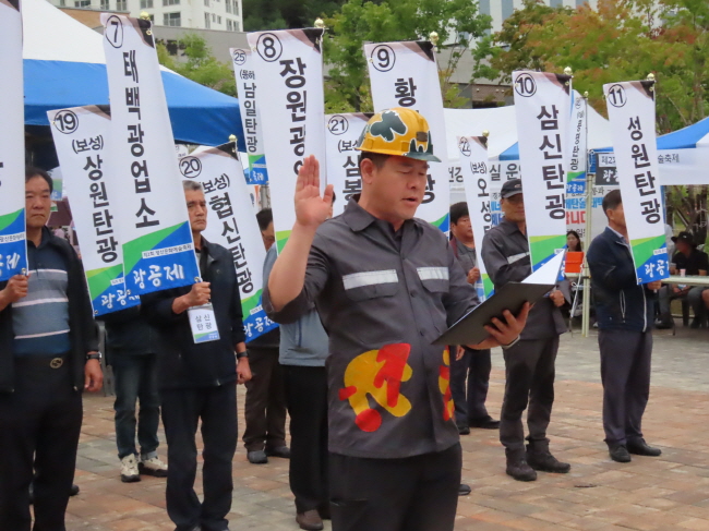 “장성에서 동발자르기의 체육경기와 흥겨운 공연 펼쳐지다”