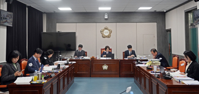“티타늄 원료사업, 경제성과 현실성 재검토후 추진을”