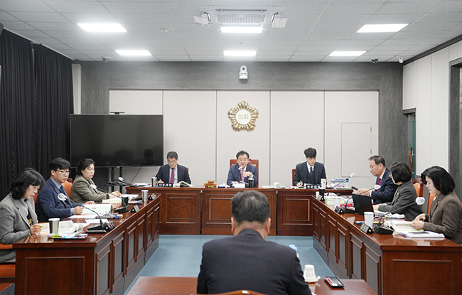 “눈축제기간중 다양한 장소에 먹거리 시설 갖춰야”